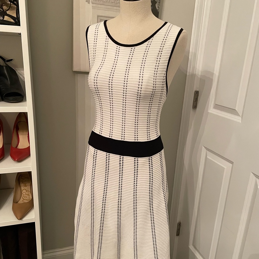 Ann Taylor sleeveless knit white and black dress